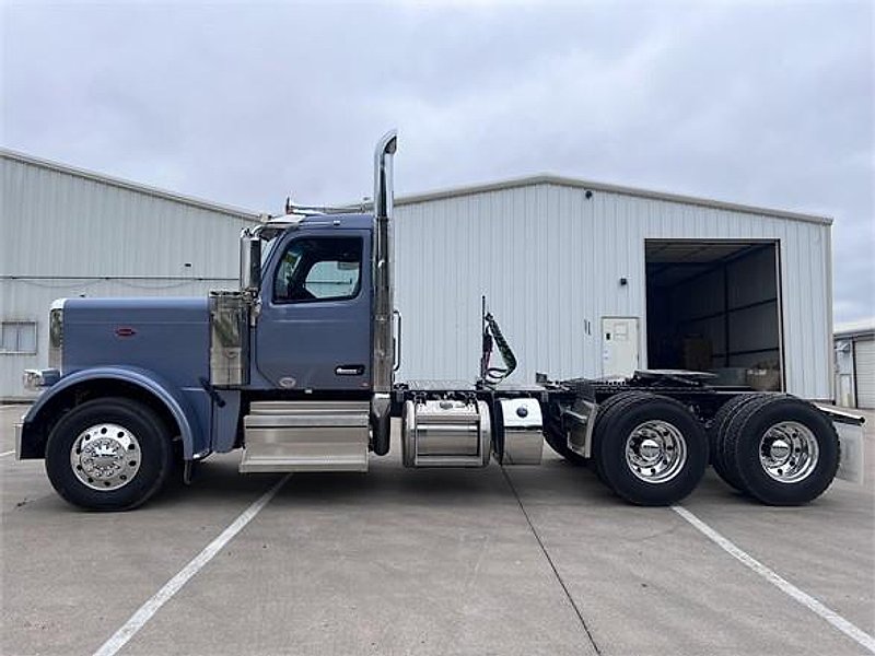 2025 Peterbilt 589 (For Sale) Day Cab SD736419