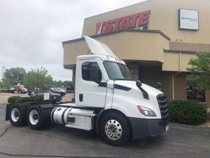 2022 Freightliner Cascadia PE116DC - Day Cab