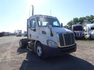 2010 Freightliner Cascadia - Day Cab