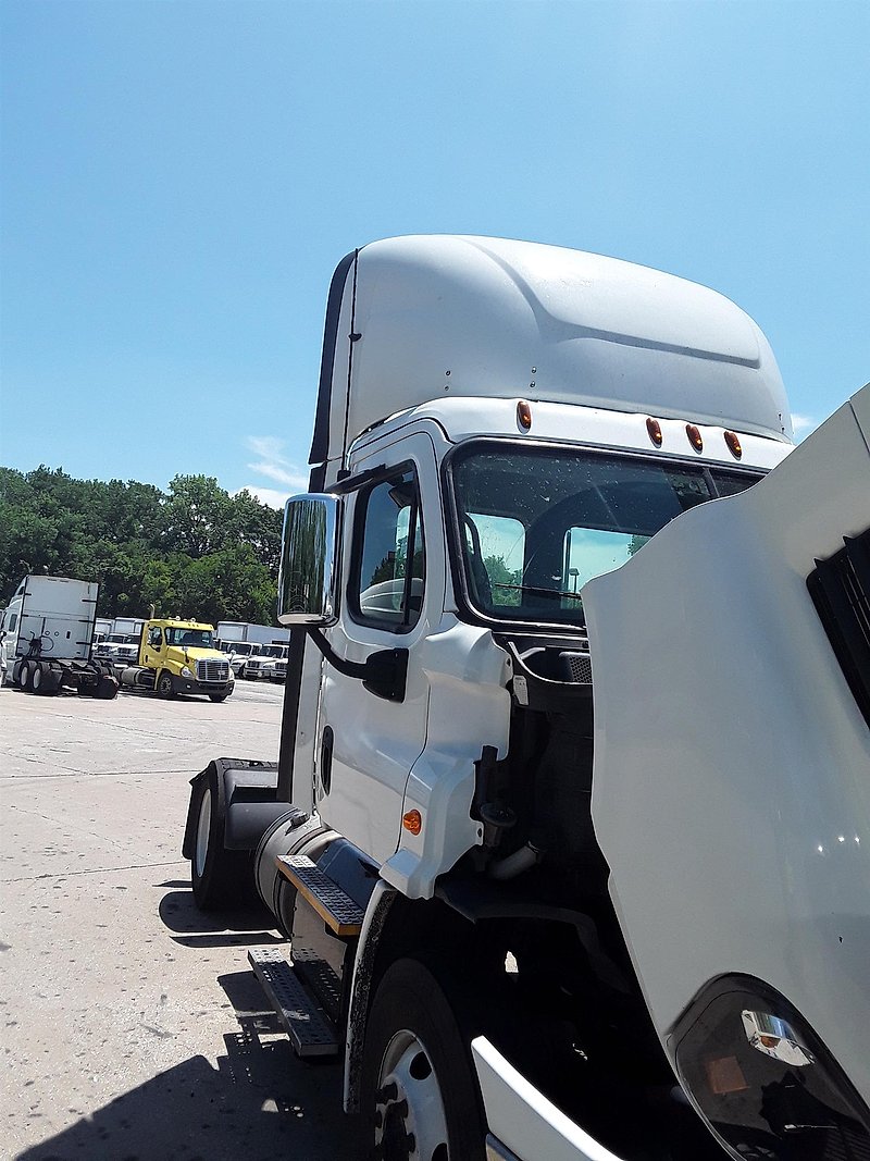 2018 Freightliner CASCADIA 113