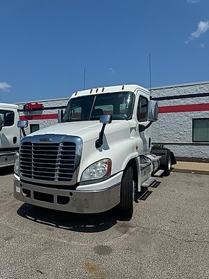 2017 Freightliner Cascadia 125 - Day Cab