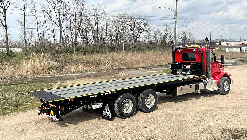 2025 Peterbilt 567