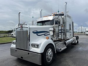 2023 Kenworth W900L