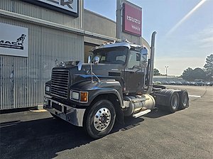 2010 Mack Pinnacle