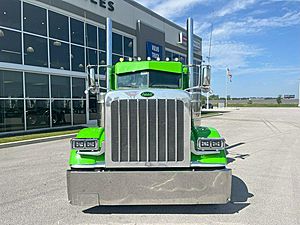 2023 Peterbilt 389
