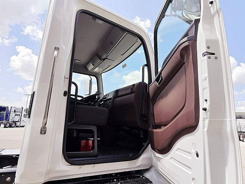 2025 Hino L6