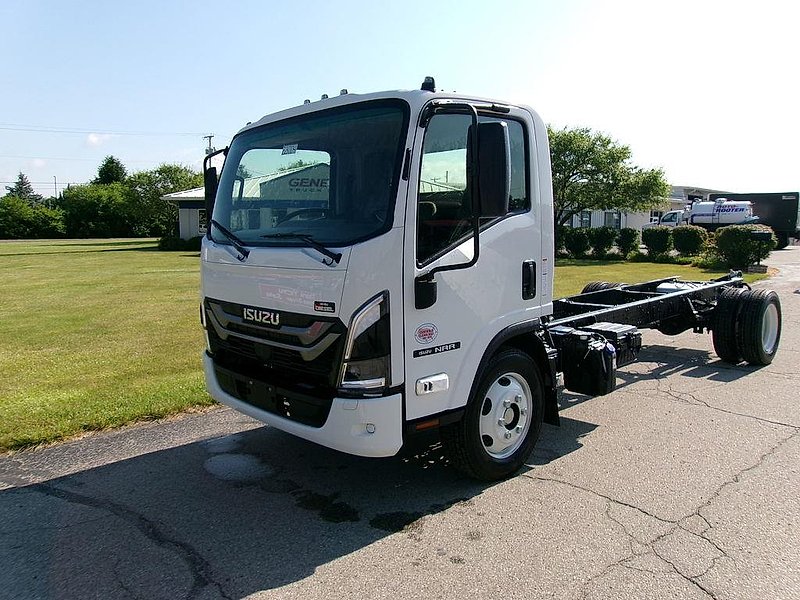 2025 Isuzu NRR