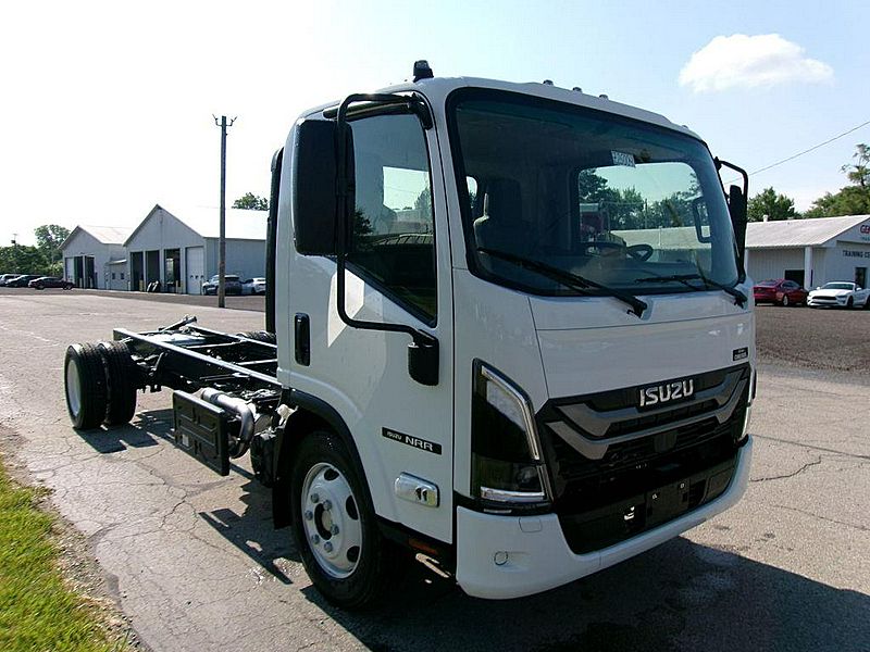 2025 isuzu nrr for sale sleeper truck z25004