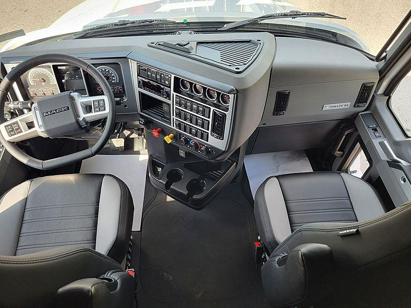 2025 Mack AN64T70