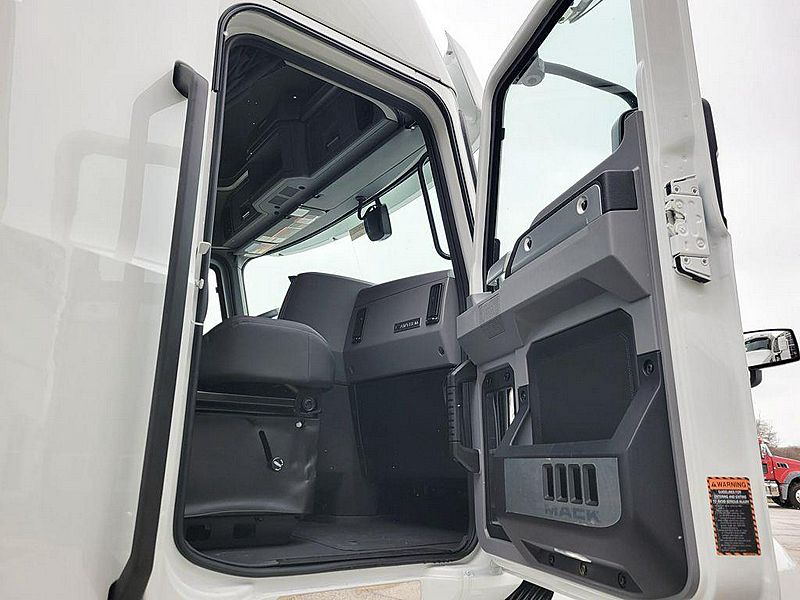 2025 Mack AN64T70