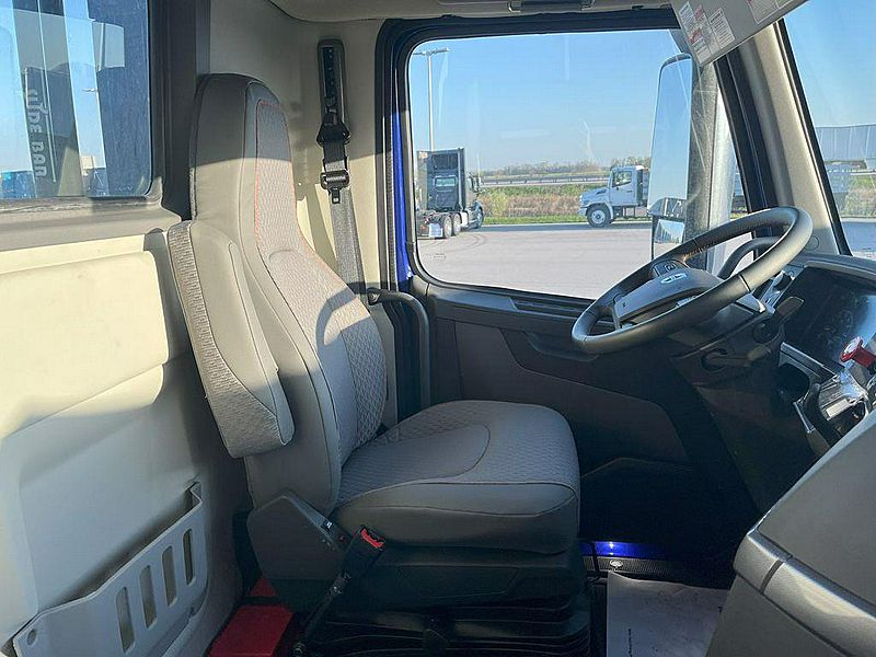 2025 Volvo VNL