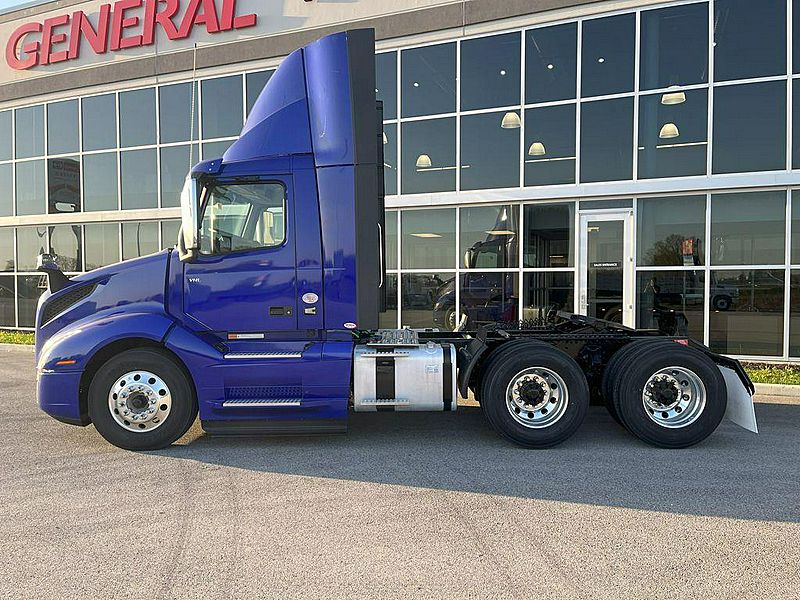 2025 Volvo VNL