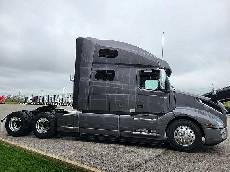 2025 Volvo VNL 760