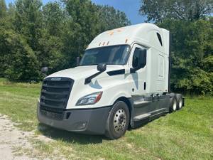 2020 Freightliner PT126SLP - Sleeper Truck