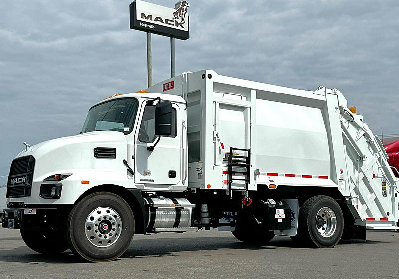2025 Mack MD742