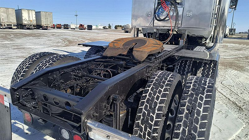 Camion Giocattolo HTC 1:32 – International Lonestar Con Rimorchio E Rocce – Modello Da Collezione