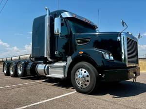 2018 Freightliner Coronado SD 122 - Sleeper Truck