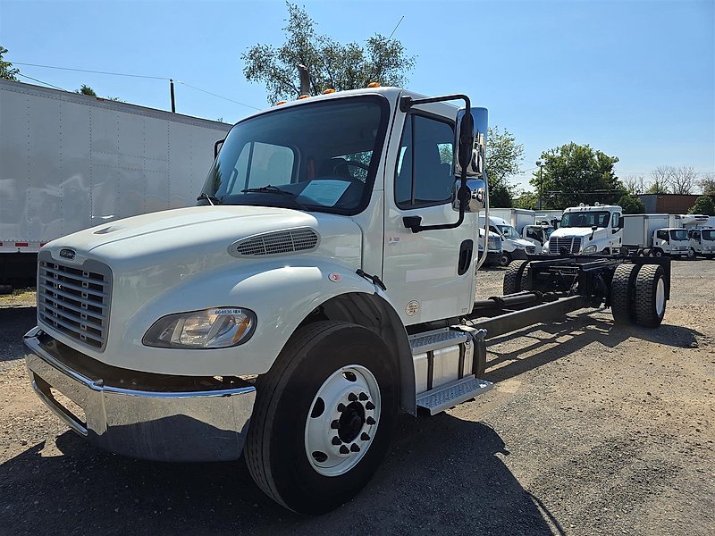 2017 Freightliner M2 106