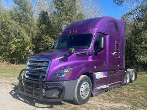 2020 Freightliner  - Sleeper Truck