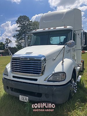 2013 Freightliner Columbia - Day Cab