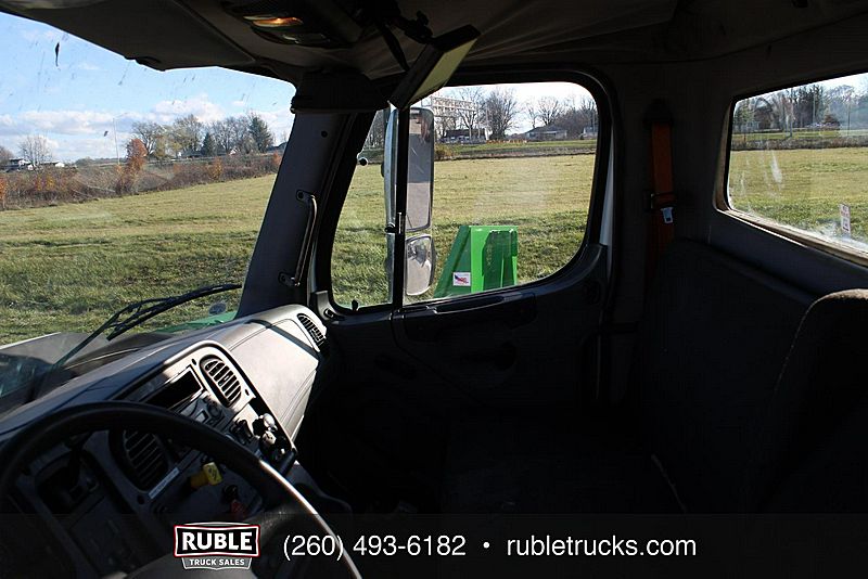 2013 Freightliner 114SD