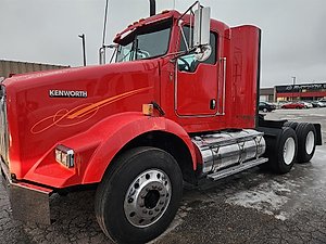 2013 Kenworth T800 - Day Cab