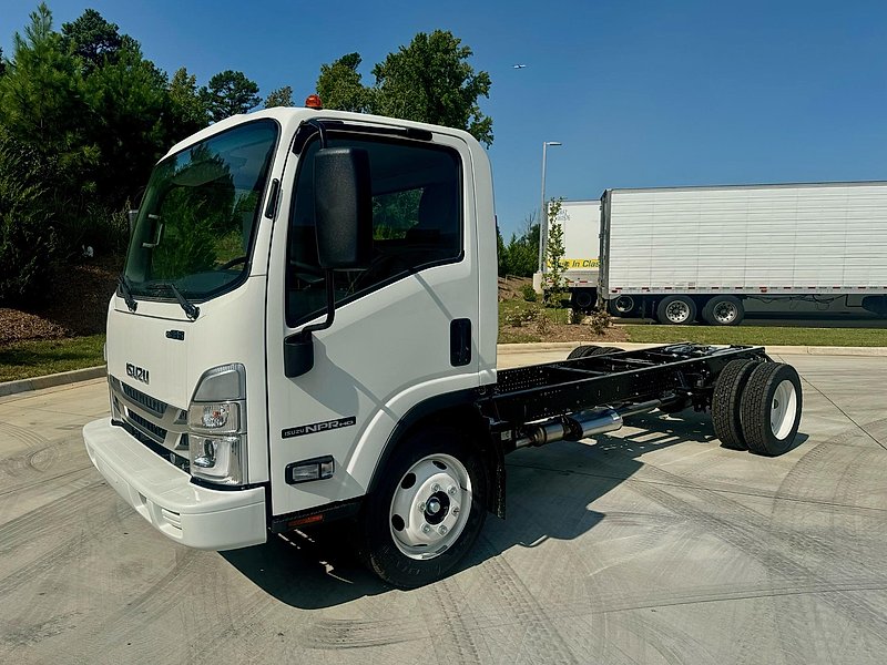 2025 Isuzu NPR-HD