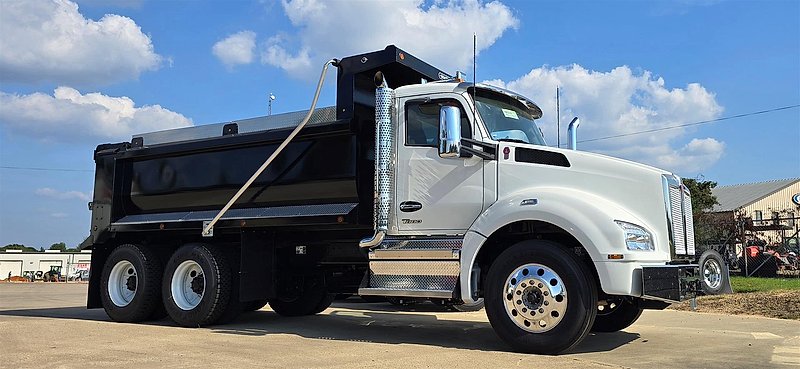 2025 Kenworth T880