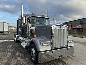 2025 Kenworth W900 - Sleeper Truck