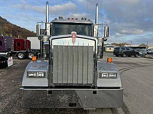 2025 Kenworth W900 - Sleeper Truck
