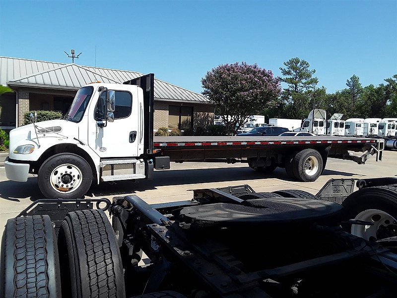 2018 Freightliner M2 106