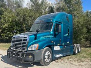 2017 Freightliner  - Sleeper Truck