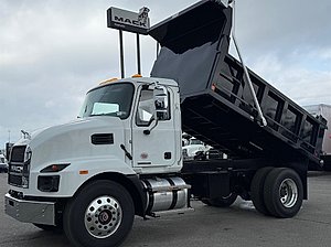 2025 Mack MD742 - Box Truck