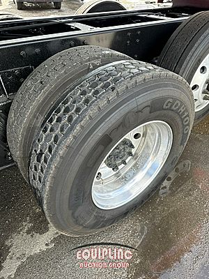 2020 VOLVO TRUCK VNR DUMP