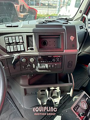 2020 VOLVO TRUCK VNR DUMP