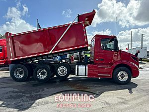 2020 VOLVO TRUCK VNR DUMP