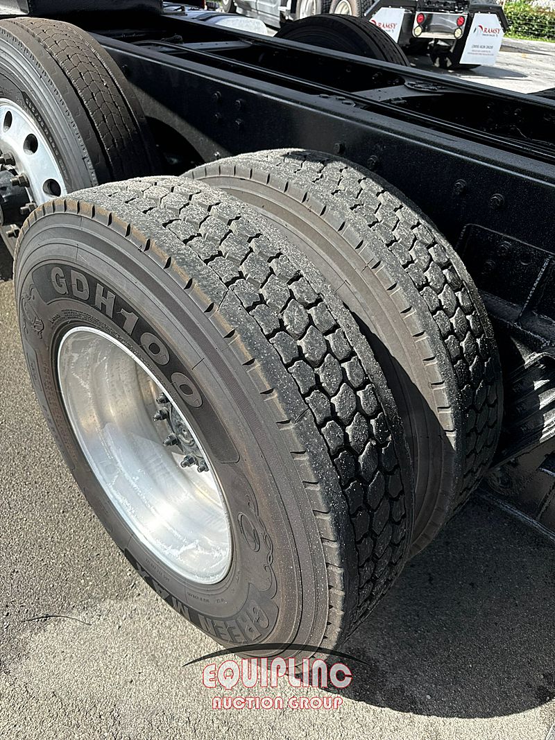 2020 VOLVO TRUCK VNR DUMP