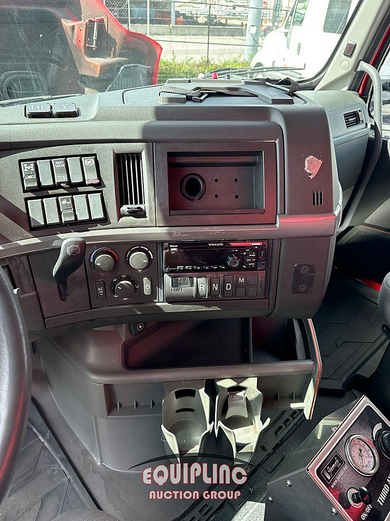 2020 VOLVO TRUCK VNR DUMP