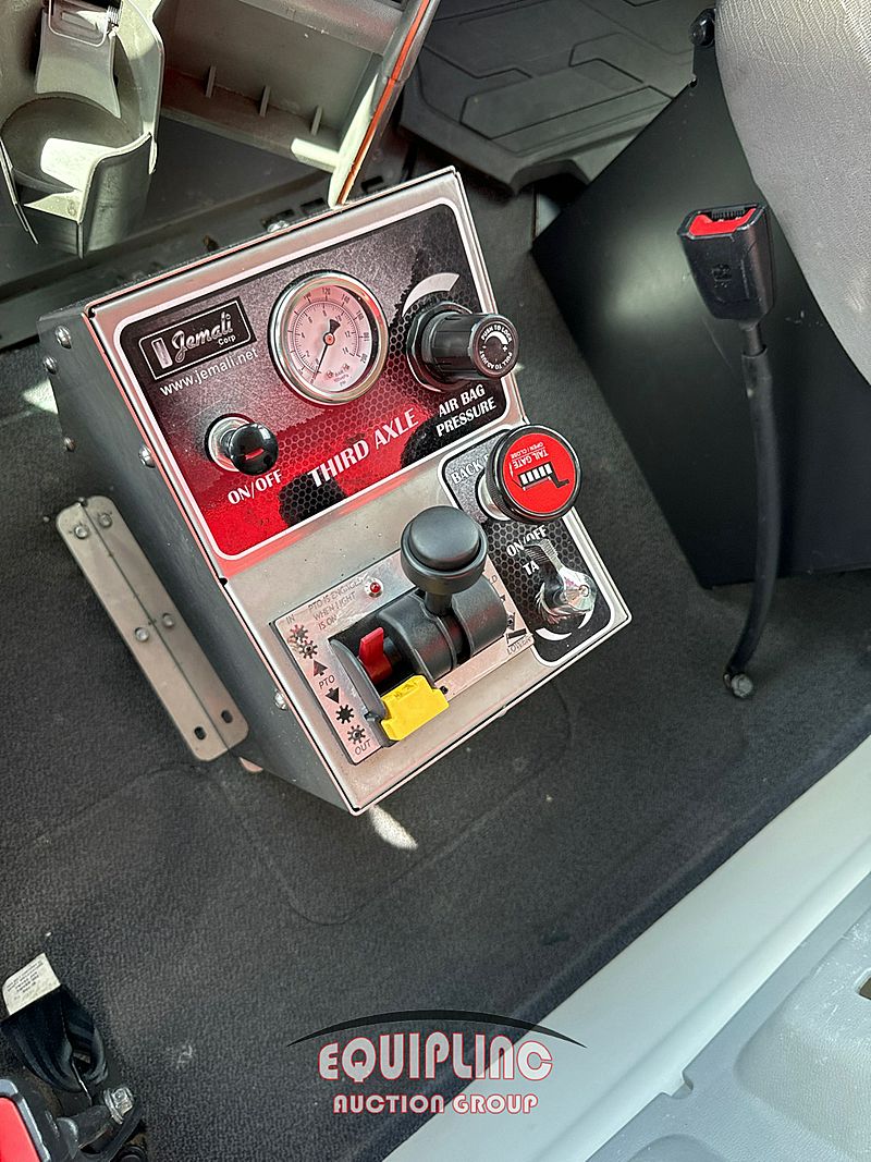 2020 VOLVO TRUCK VNR DUMP