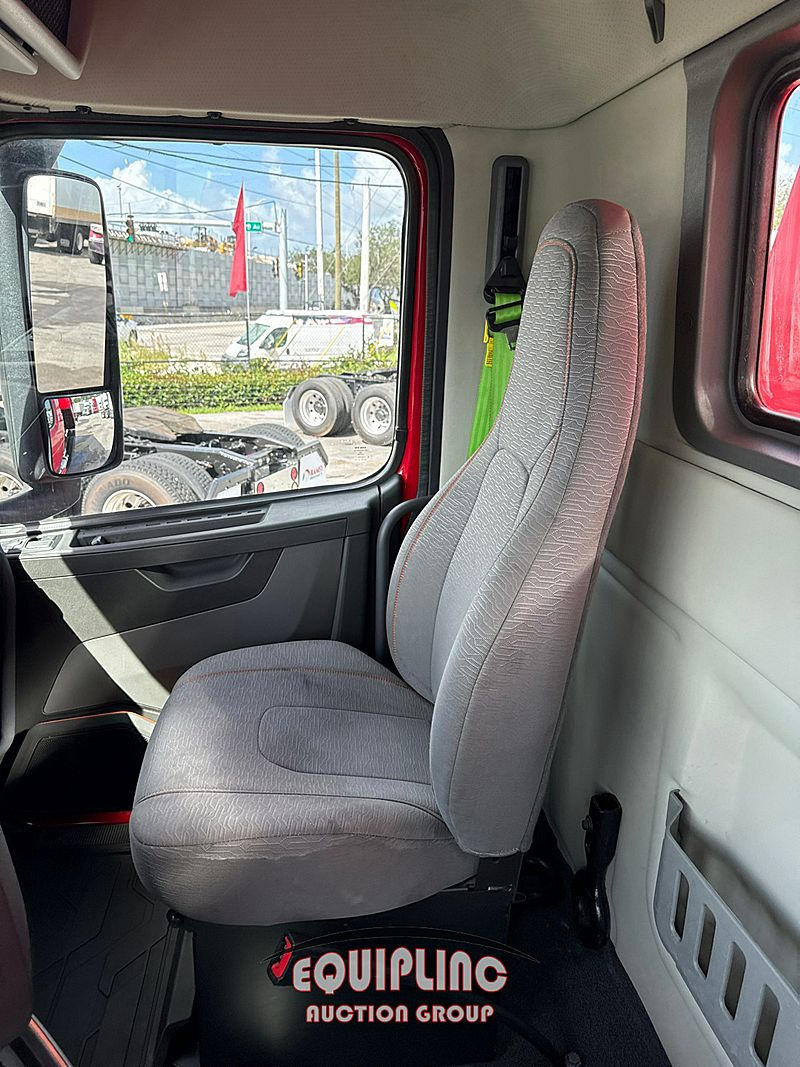 2020 VOLVO TRUCK VNR DUMP