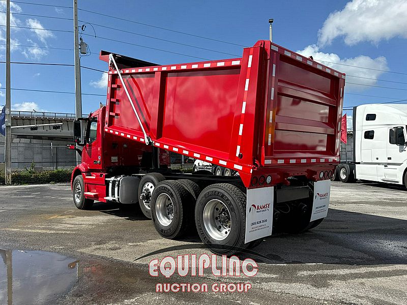 2020 VOLVO TRUCK VNR DUMP