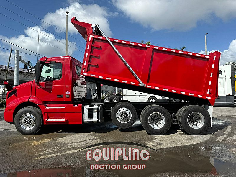 2020 VOLVO TRUCK VNR DUMP