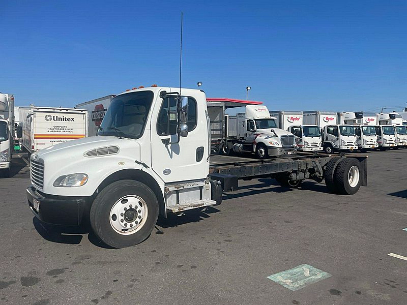 2018 Freightliner M2 106