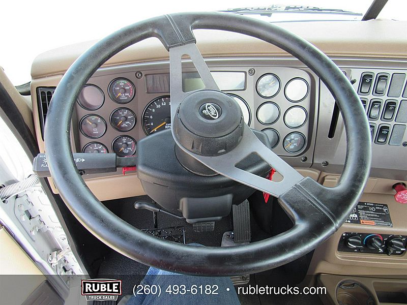 2005 Mack CV713