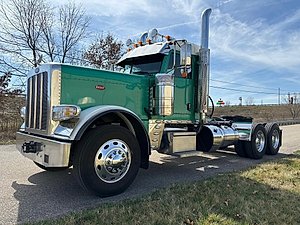 2022 Peterbilt 389