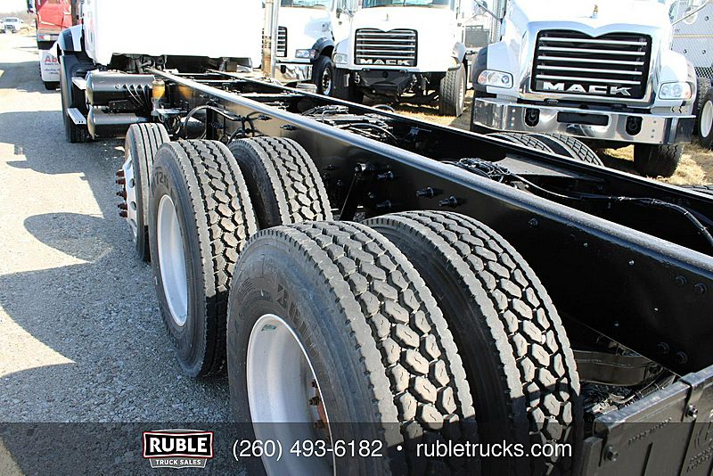 2014 Mack GU813