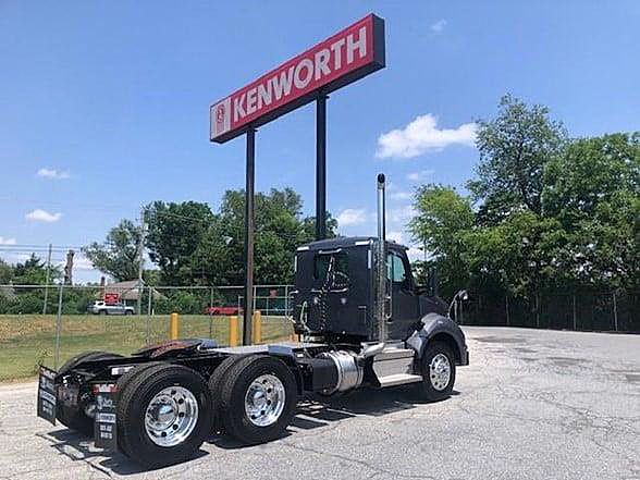 2025 Kenworth T880