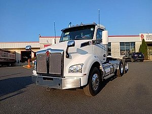 2025 Kenworth T880 - Day Cab