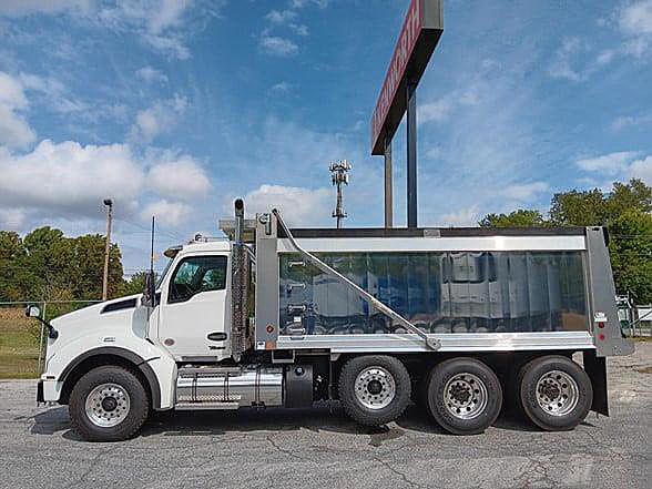 2025 Kenworth T880