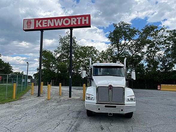 2025 Kenworth T880